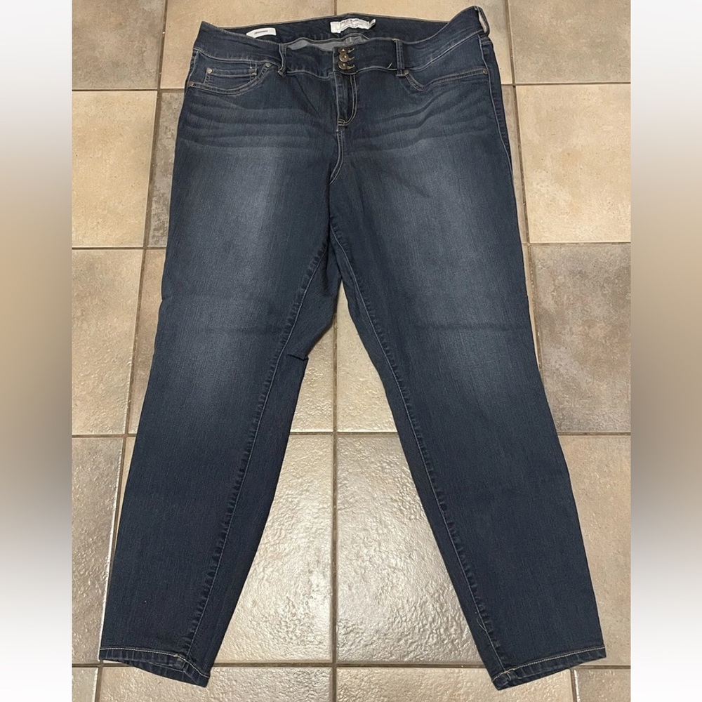 Torrid Medium Wash Jegging Jeans Plus Size 22 Tall